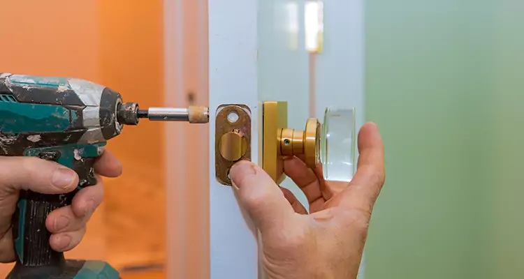 Broken Door Knob Fix in Davie, FL